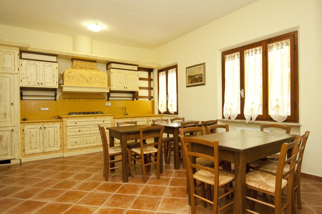 Le Camere Di Nonna Mara Montescudaio Habitación foto