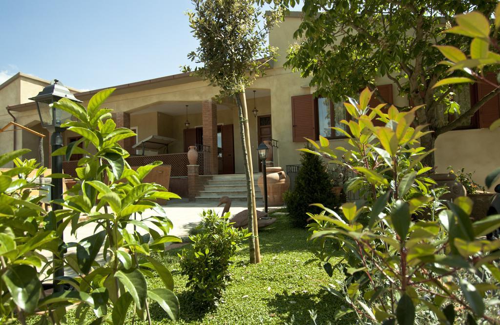 Le Camere Di Nonna Mara Montescudaio Habitación foto