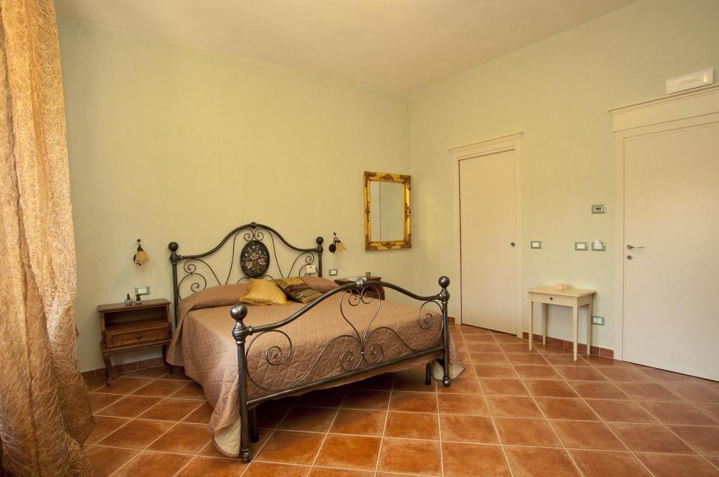 Le Camere Di Nonna Mara Montescudaio Habitación foto